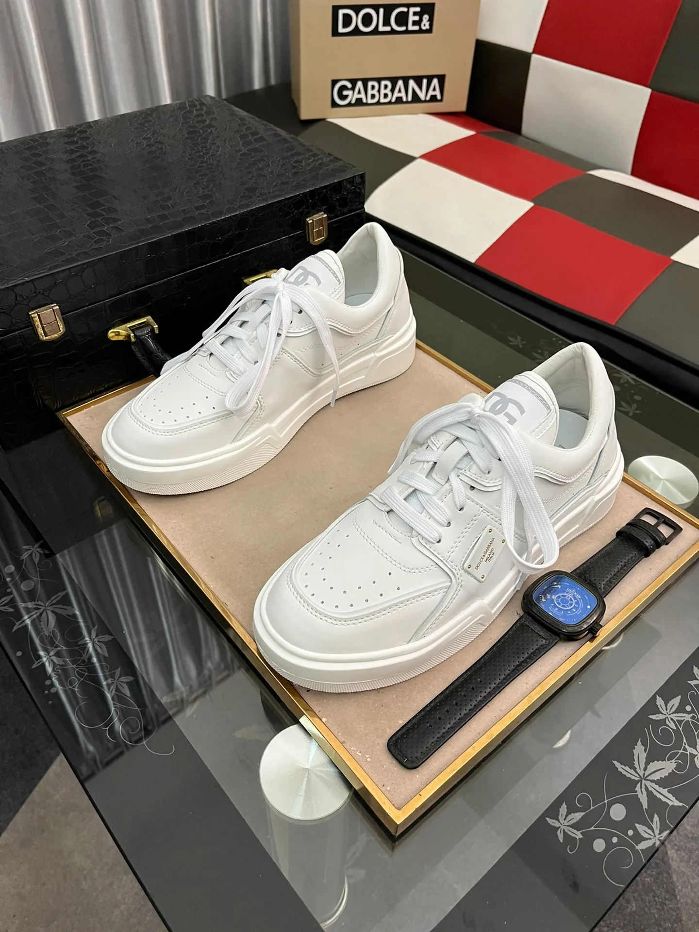 Ex-factory price 480⌚️⌚️DG Men's latest spring and summer 2022, this year's main style, there is no one of them. Super popular and handsome casual shoes. This style inherits the D family's always a little exaggerated yet fashionable style. Exquisite workmanship 🔸Many people love the use of silk cowhide, silk sheepskin lining, [strong][strong][strong] 🔸[strong][strong][strong], a perfect interpretation of the latest inspiration for shoes Classic and fashion are integrated, luxury dream surpasses fashion and high-end quality 💪💪Rubber outsole Size: 38-45, 5⃣️ colors available